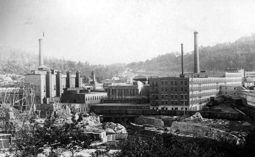 International Paper Co. mill, Rumford Falls.jpg